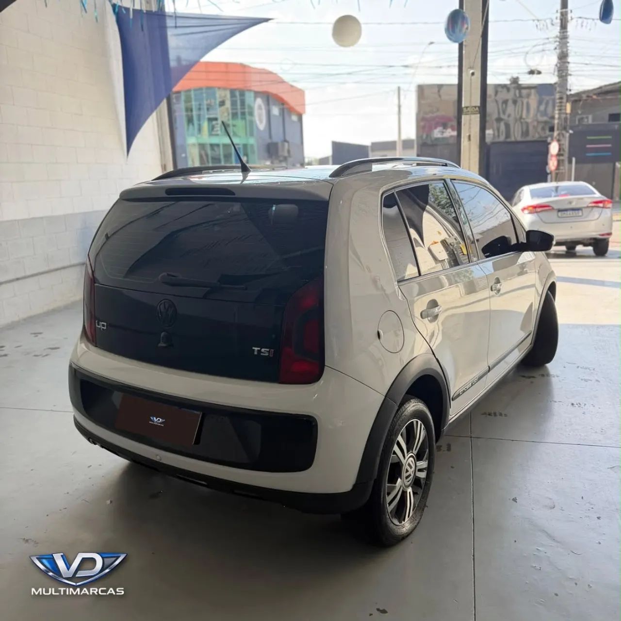 Volkswagen up! cross 1.0 TSI Total Flex 12V 5p, foto 4 de 10