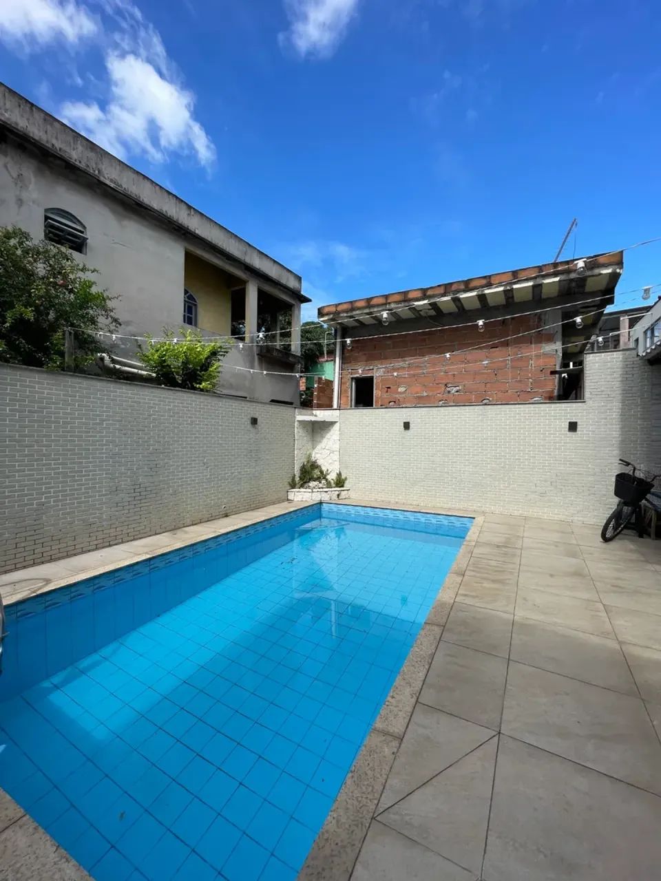 CASA TRIPLES COM PISCINA E CHURRASQUEIRA EM JARDIM MARILANDIA