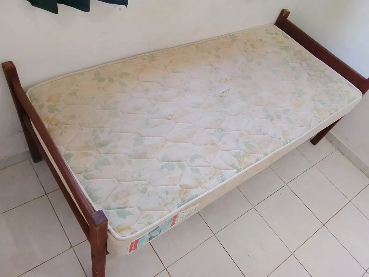Cama solteiro completa com colchão 