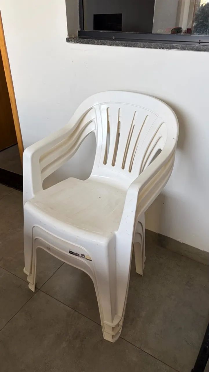 kit de 3 cadeiras de plástico  - Foto 2