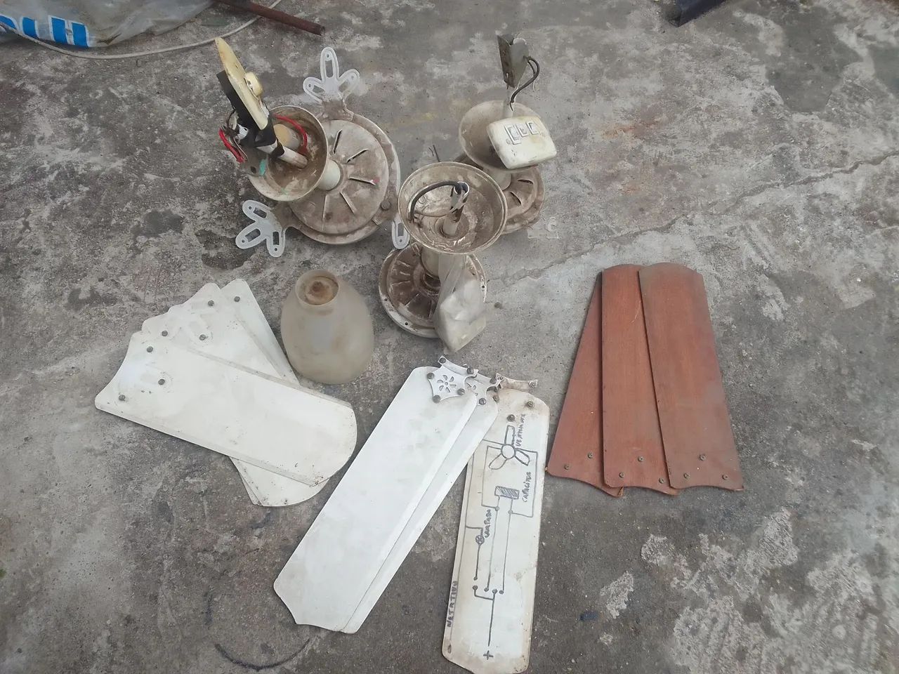 Três ventiladores de teto  - Foto 4