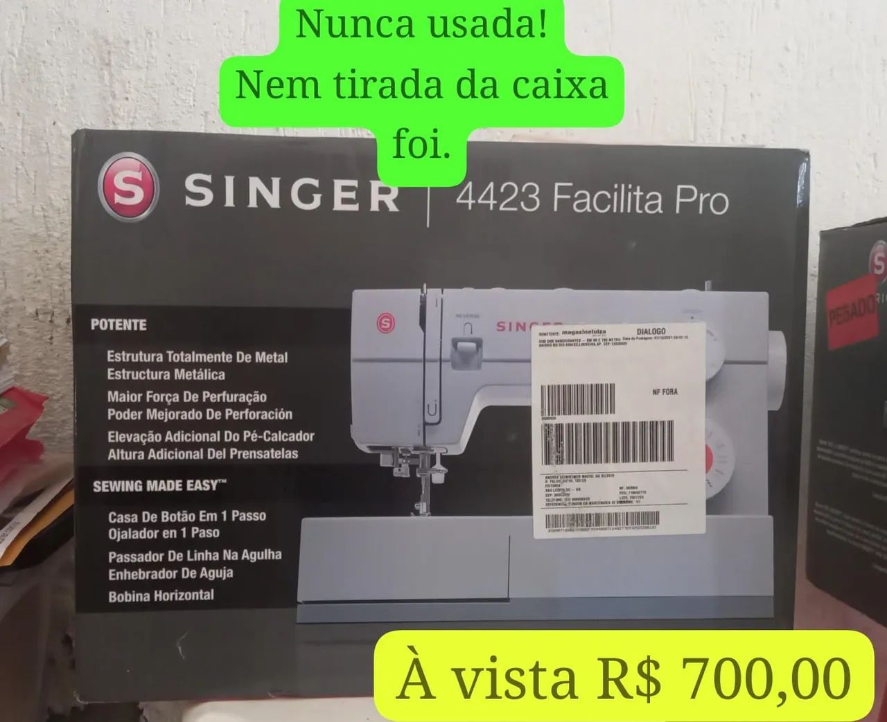 Máquina de costura Singer nunca usada