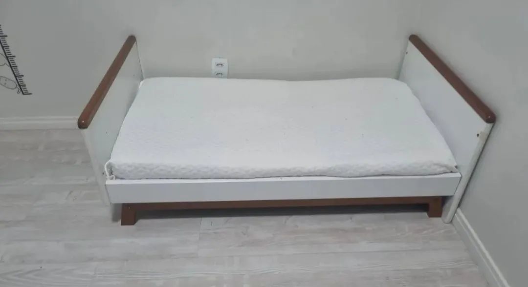 Cama infantil com colchão 
