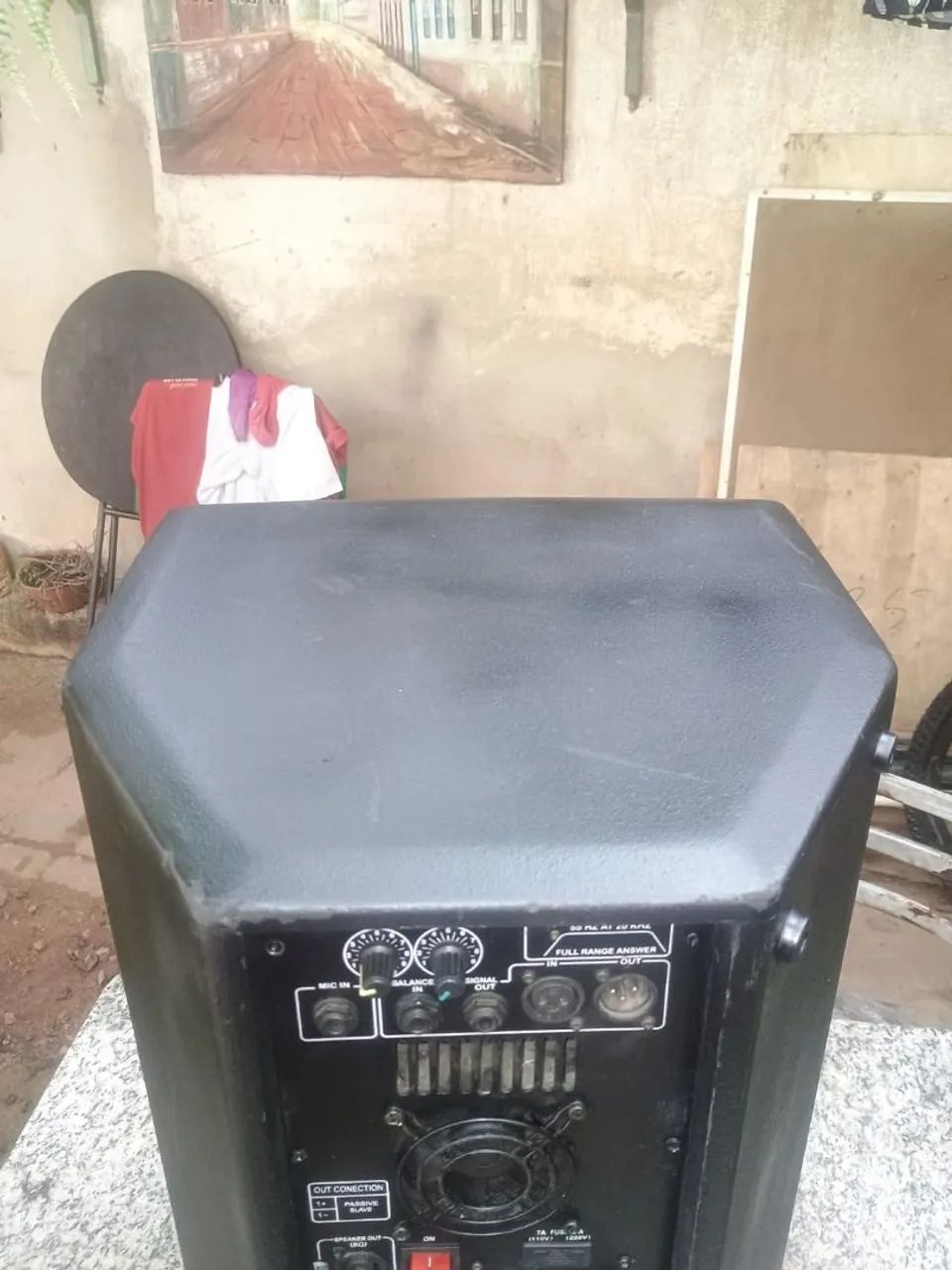 Caixa de som amplificada Ativa 12 polegadas 300 w precisa trocar 3 capacitores  - Foto 3