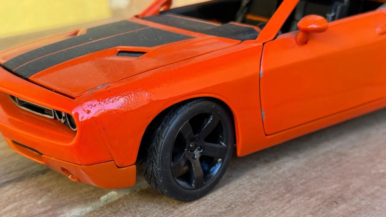 Dodge Challenger (Maisto) - Miniatura 1/18 - Foto 4