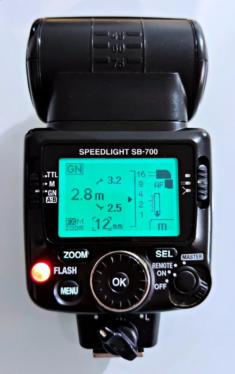 Flash Nikon Speedlight SB-700 inpecável, pouquíssimos disparos. - Foto 2