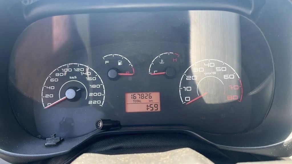 Fiat Punto ATTRACTIVE 1.4 Fire Flex 8V 5p, foto 4 de 11
