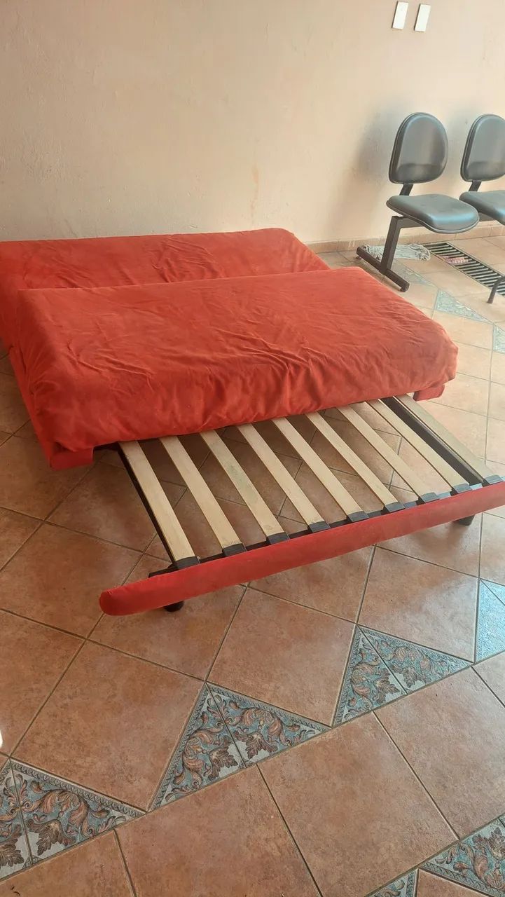 Sofá Cama Vermelho Club - Impecável - Foto 4