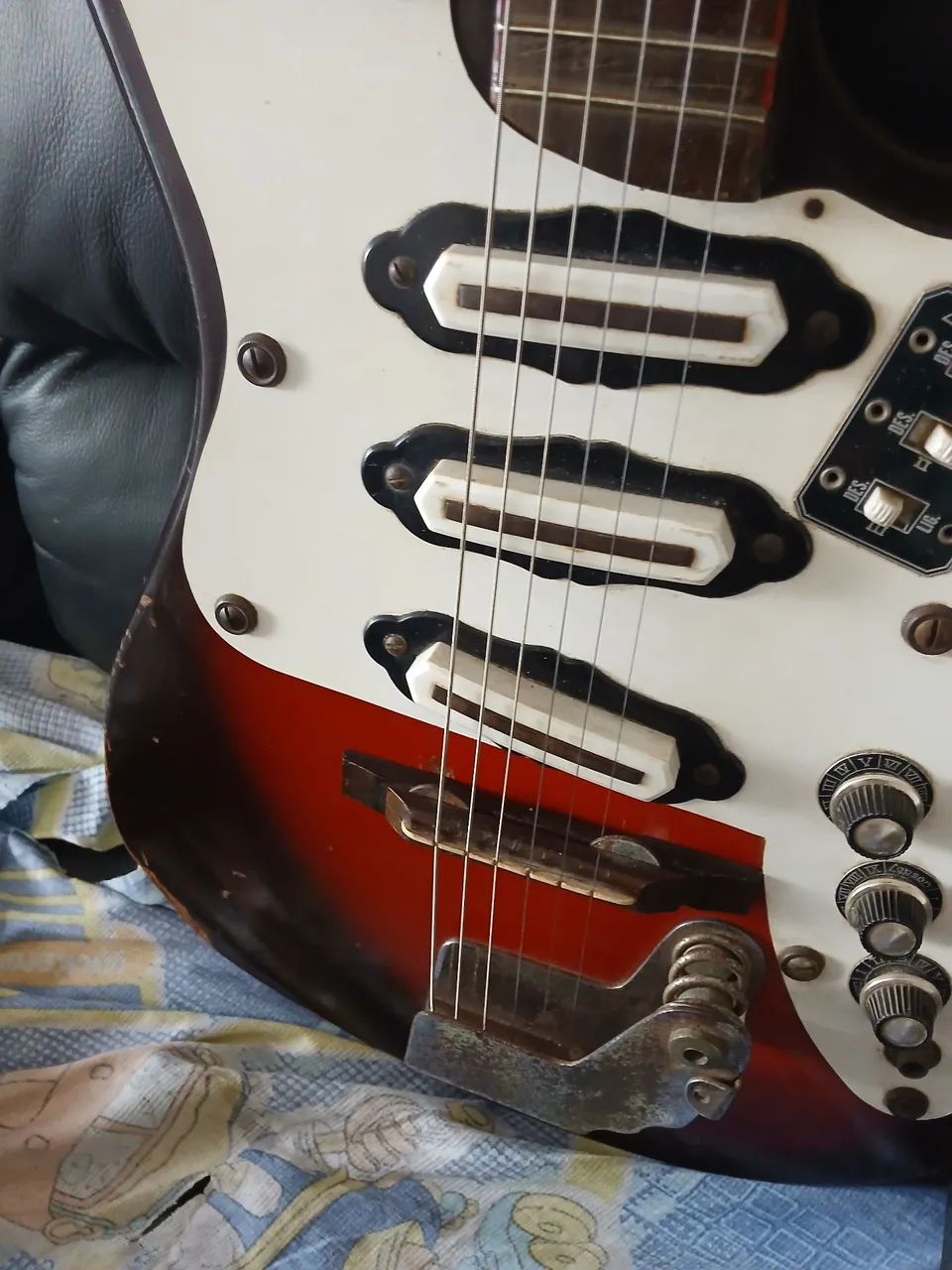 Guitarra dec. 60  top  de linha - Foto 5