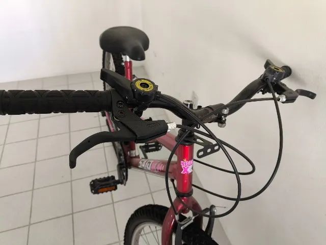 Bicicleta Aro 26 vermelha 18 marchas - Foto 2