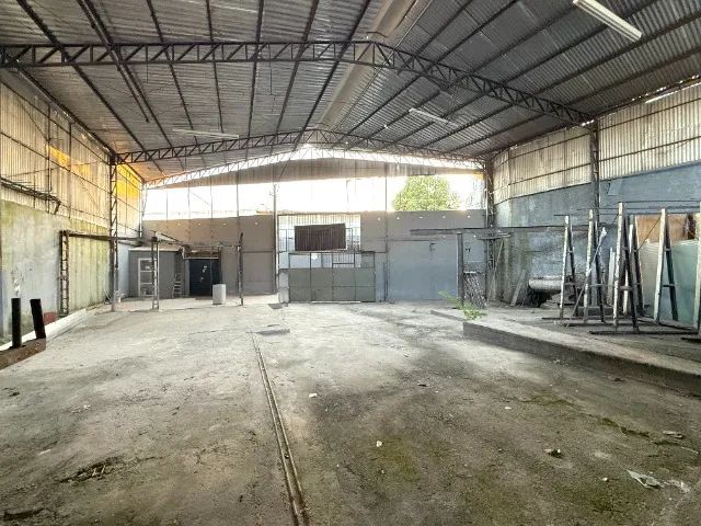Vendo Galpão com 588m² e Prédio com Escritório em Monte Belo - R$ 2.180.000 - Foto 3