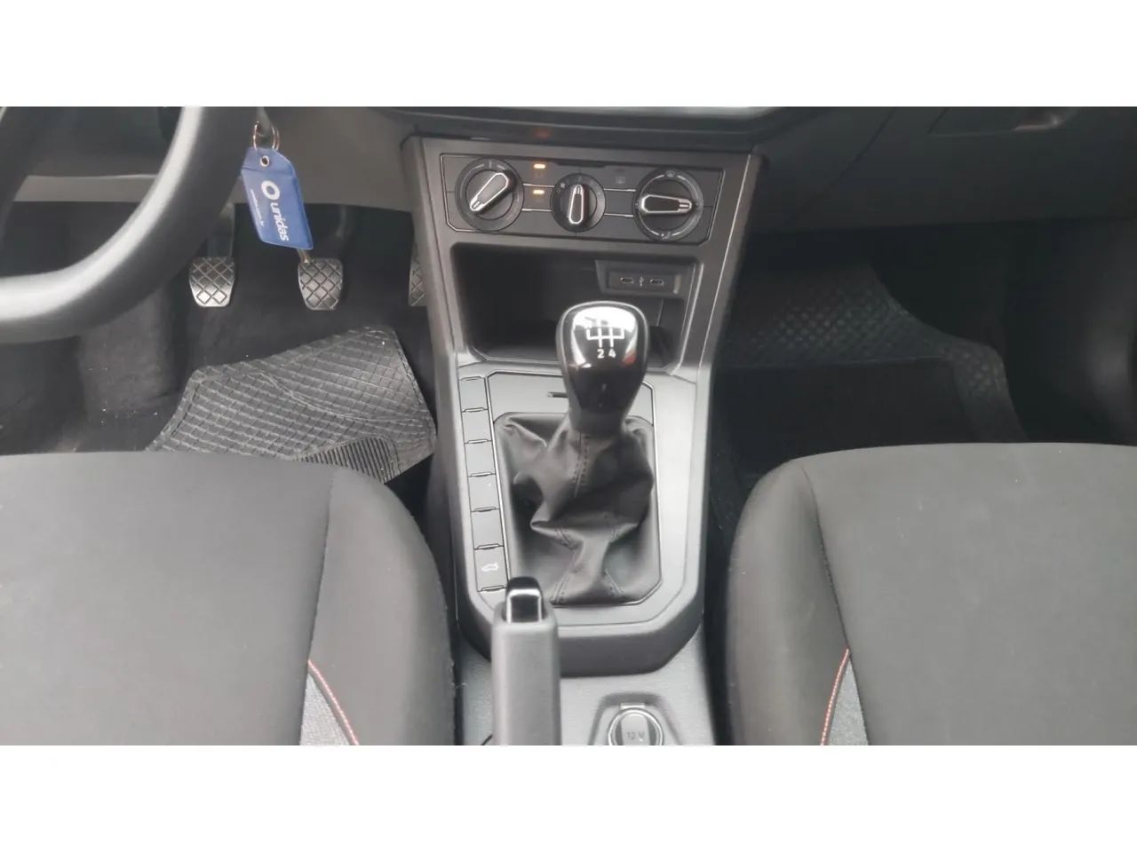 Volkswagen Polo Track 1.0 Flex 12V 5p, foto 12 de 14