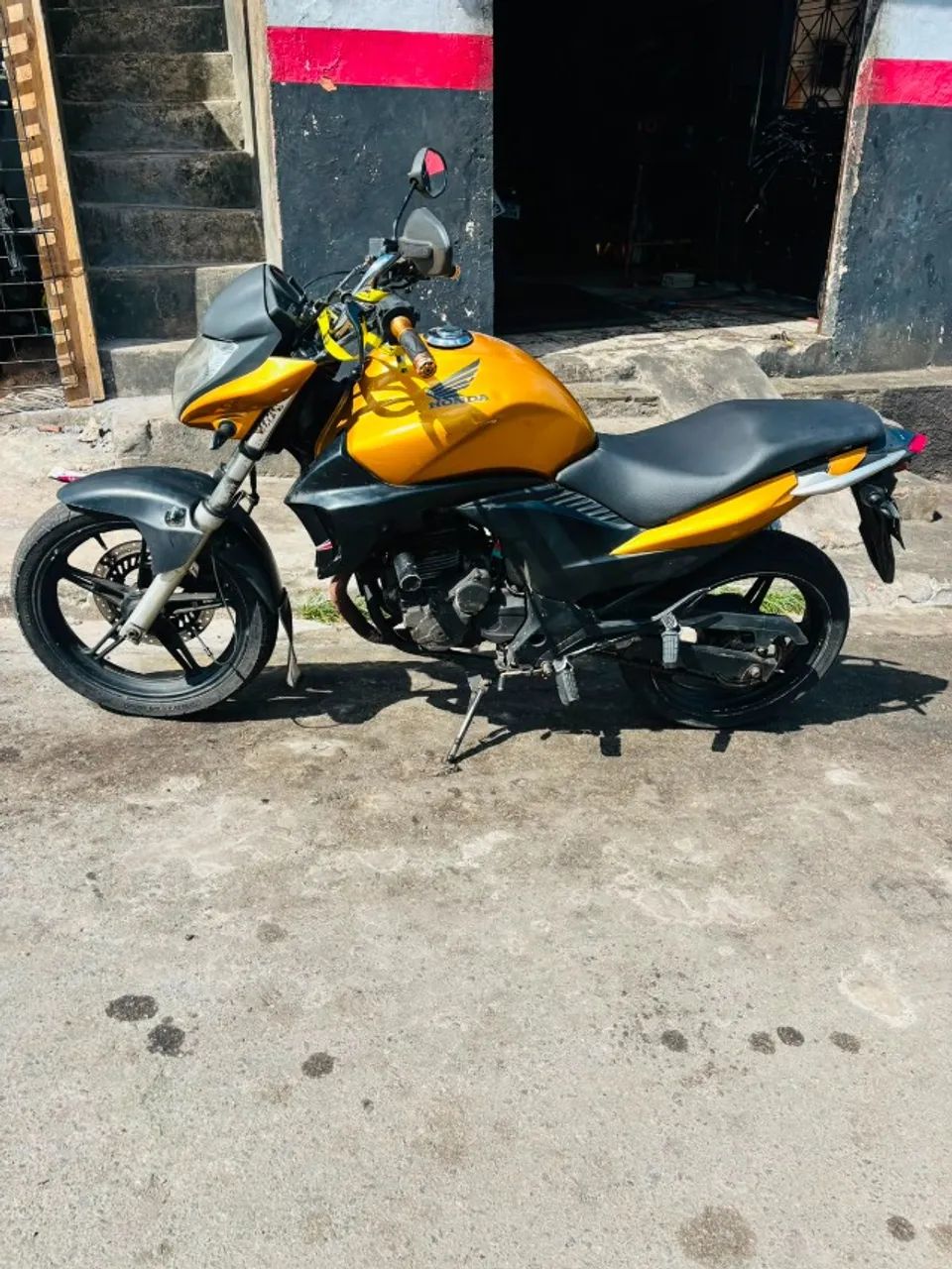 CB300 POR APENAS 4 MIL SEM DESCONTO. TEM DOCUMENTO MAS NAO ADIANTE POR EM DIA.  - Foto 3