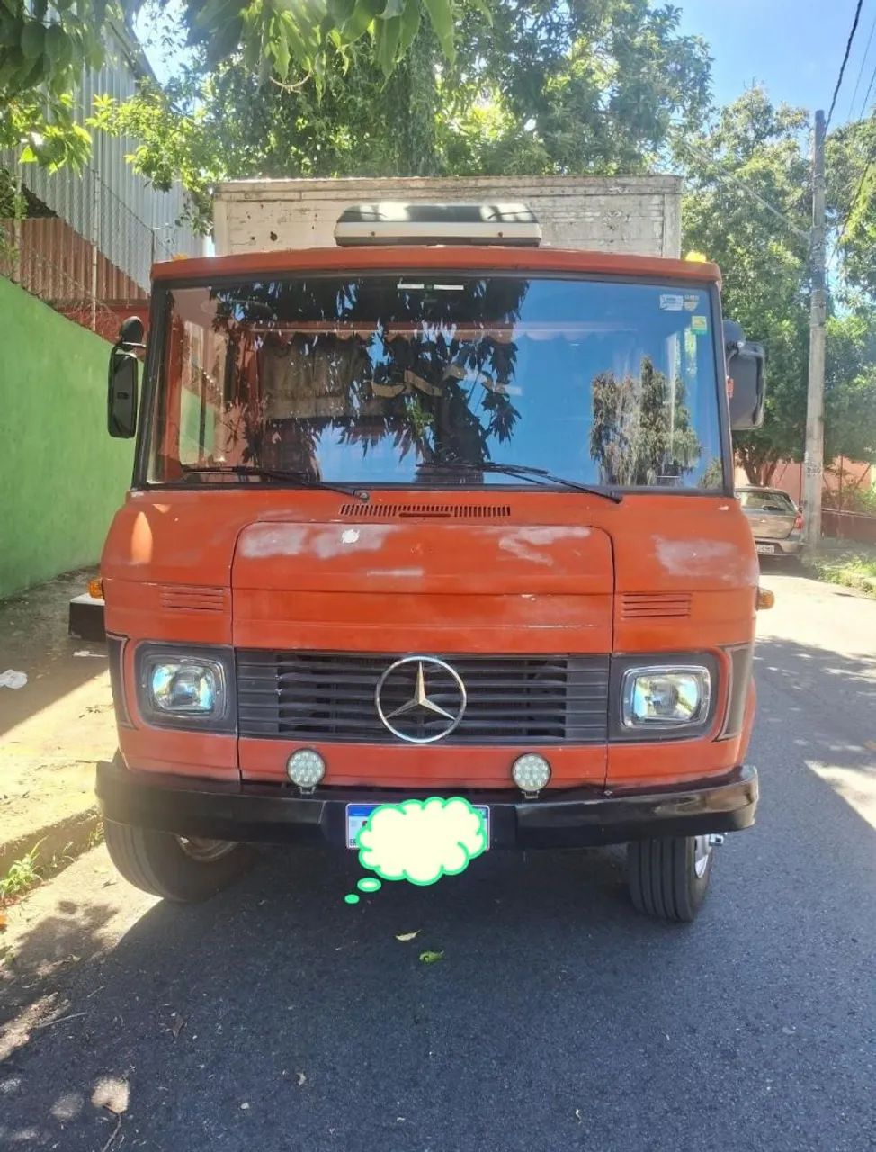 Caminhão  608 baú 
