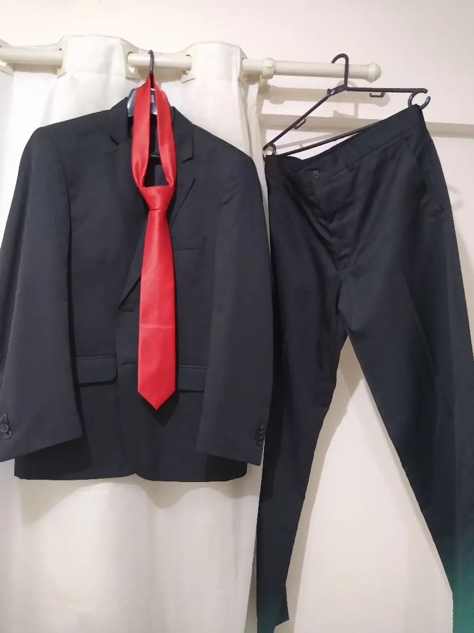 Terno completo: blazer número 50 e calça número 44
