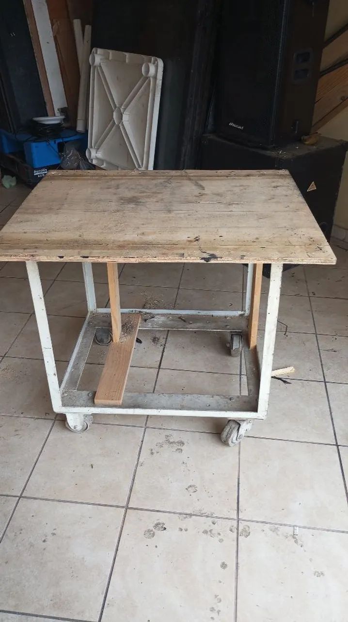 Mesa de ferro para bancada