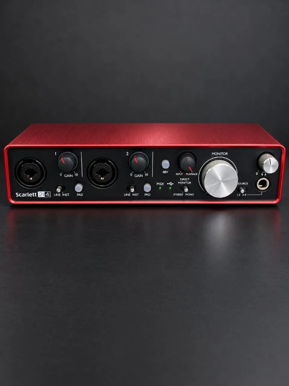 INTERFACE FOCUSRITE 2i4 - 2 gen muito conservada