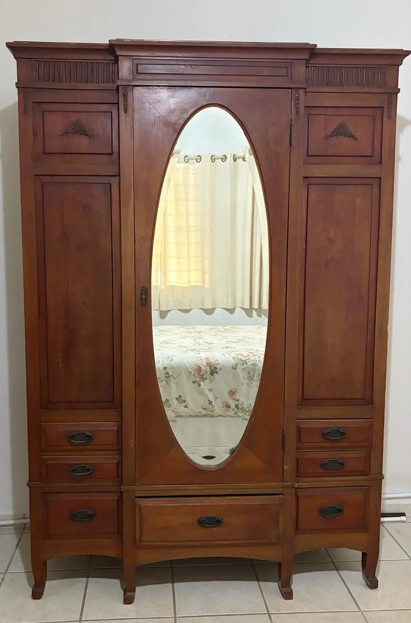 Guarda roupa antigo madeira maciça 