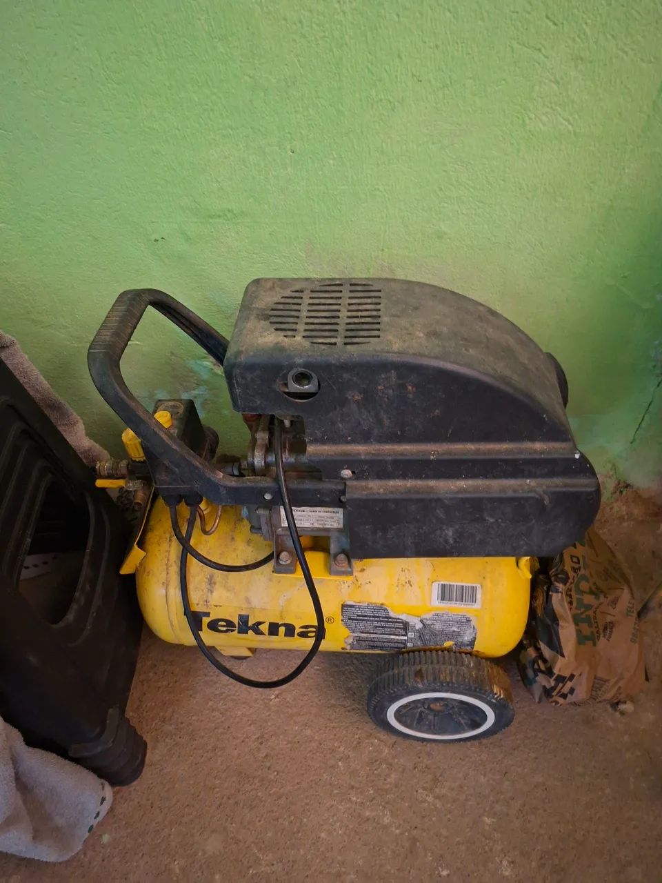 VENDE-SE COMPRESSOR FUNCIONANDO PERFEITAMENTE!!!