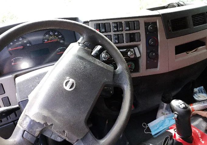 Aproveite Caminhão Volvo VM 330 Bitruck 8x2R Ano 2013 - Foto 7