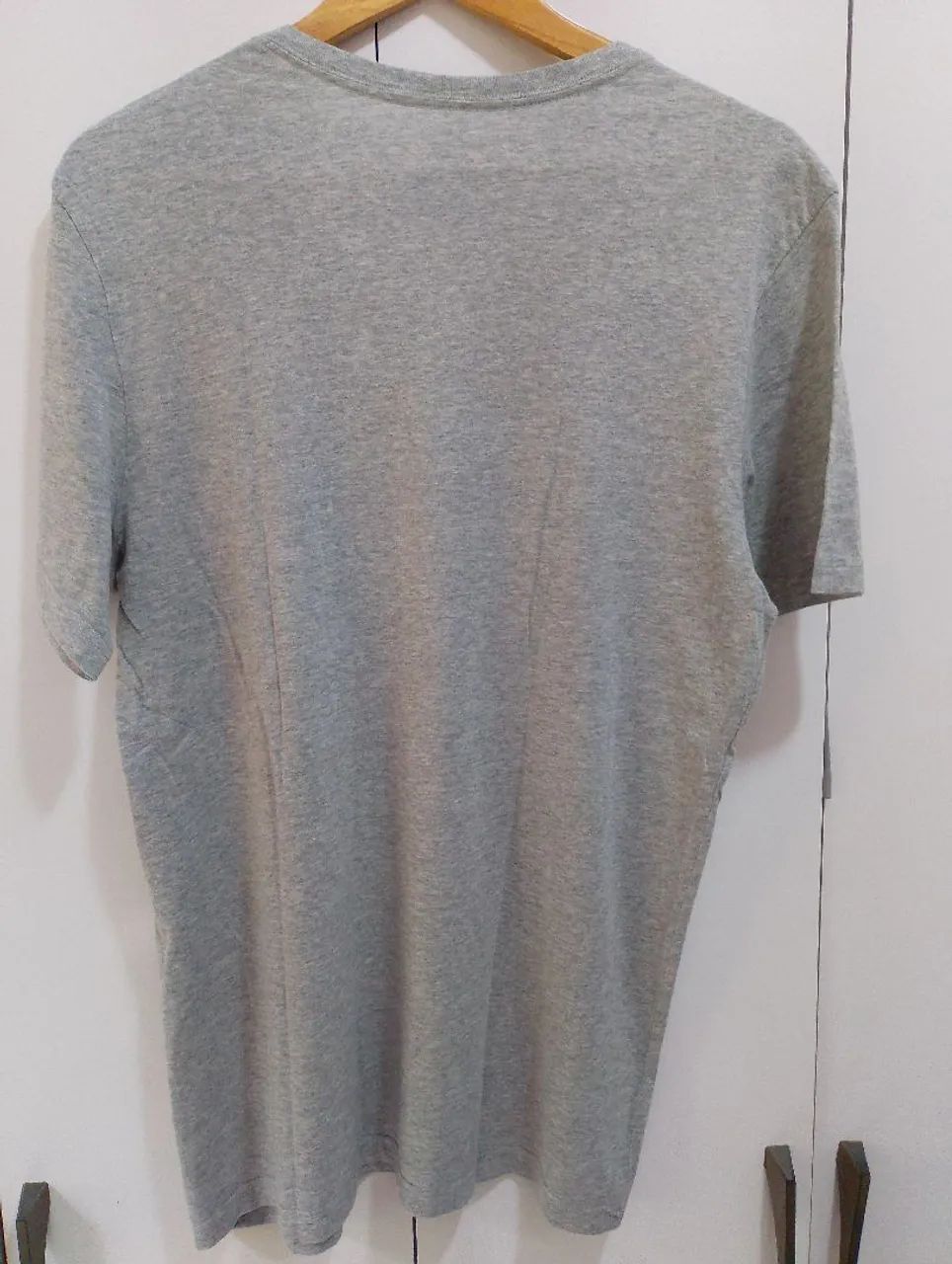 Camiseta Tommy Hilfiger masculino cinza  - Foto 2