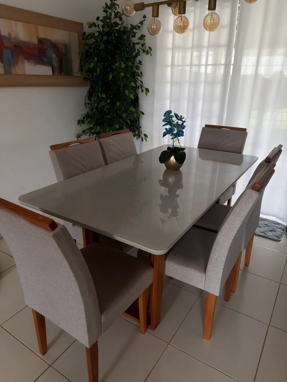 Mesa de jantar com 6 cadeiras de madeira 