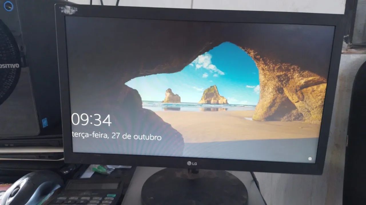 Monitor 20 polegadas completo funcionando.