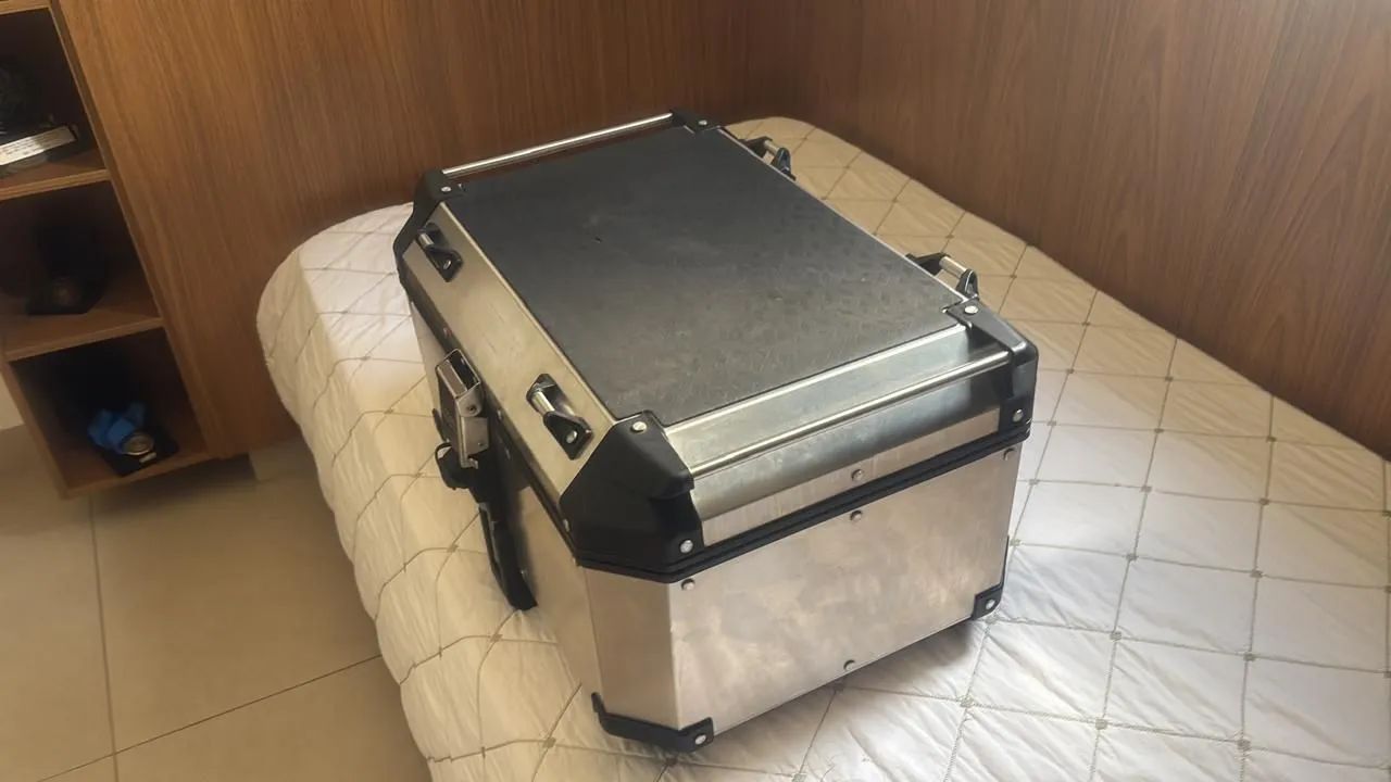 Vendo baús  para motos marca Givi Outback. - Foto 3
