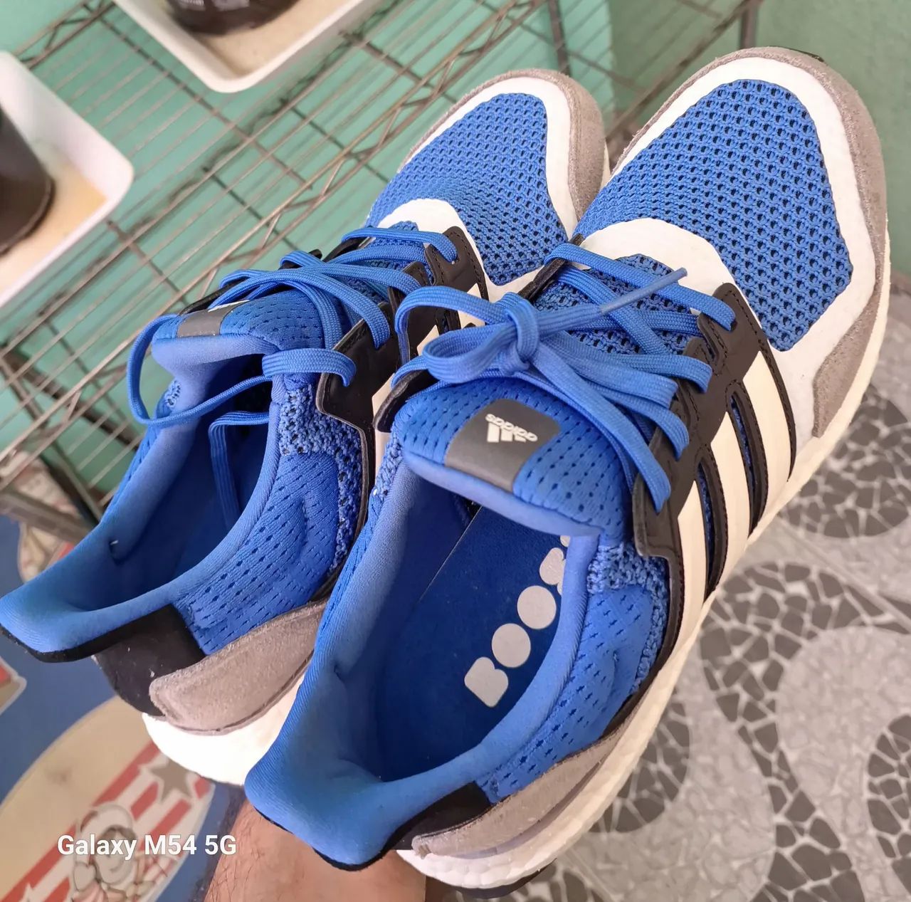 Tenis adidas ultraboost  tamanho 40 excelente para  prática de atividades físicas.  - Foto 2