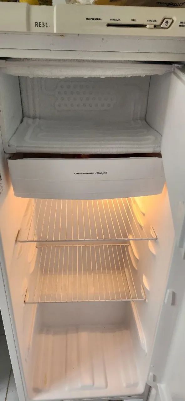 Geladeira Electrolux Cycle Defrost 240L