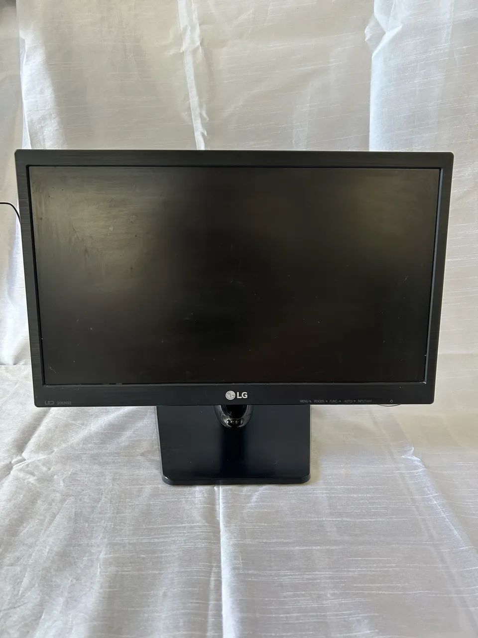 Monitor LG 20 Poleg / 60Hz