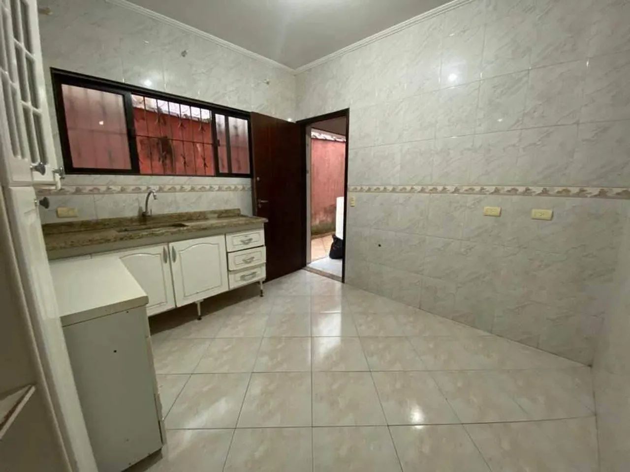 Excelente sobrado com 3dorm e 1suíte na Vila Valença- São Vicente - Foto 2