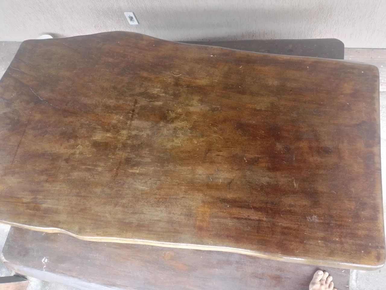 Vendo mesa com 2 bancos madeira  - Foto 3