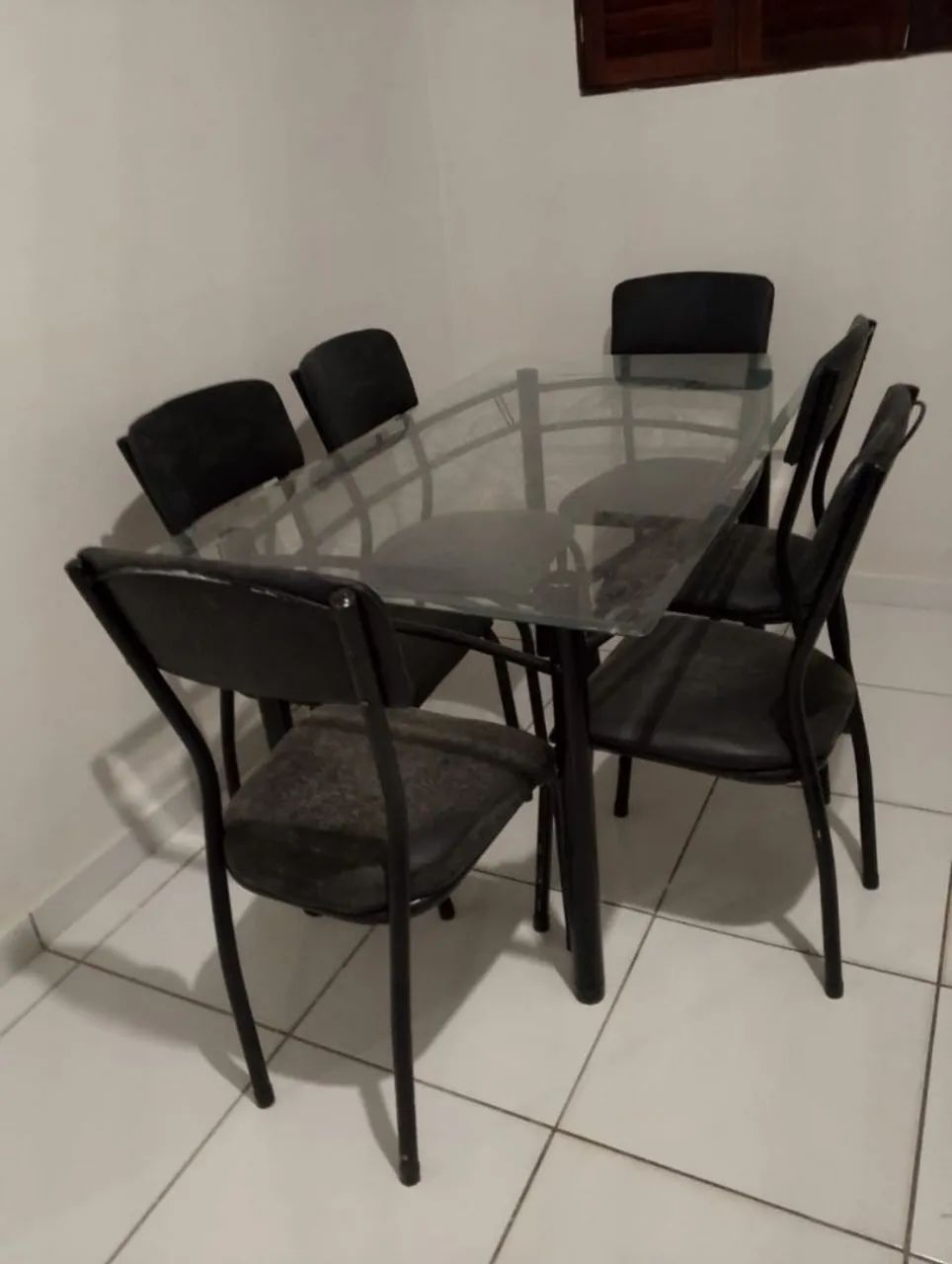 Mesa de vidro com 6 cadeiras 