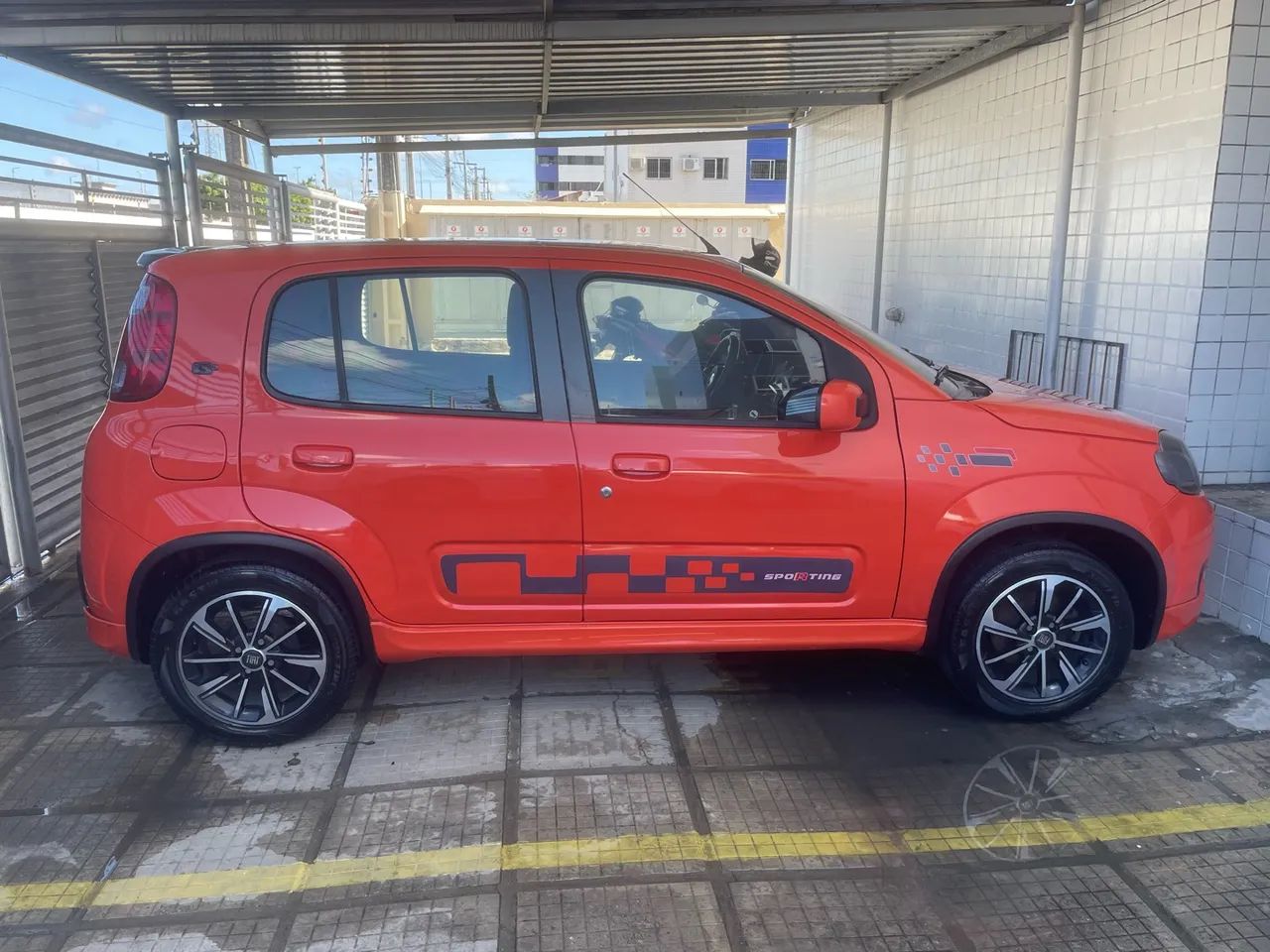 Fiat Uno Sporting 1.4 EVO Fire Flex 8V 4P 2012