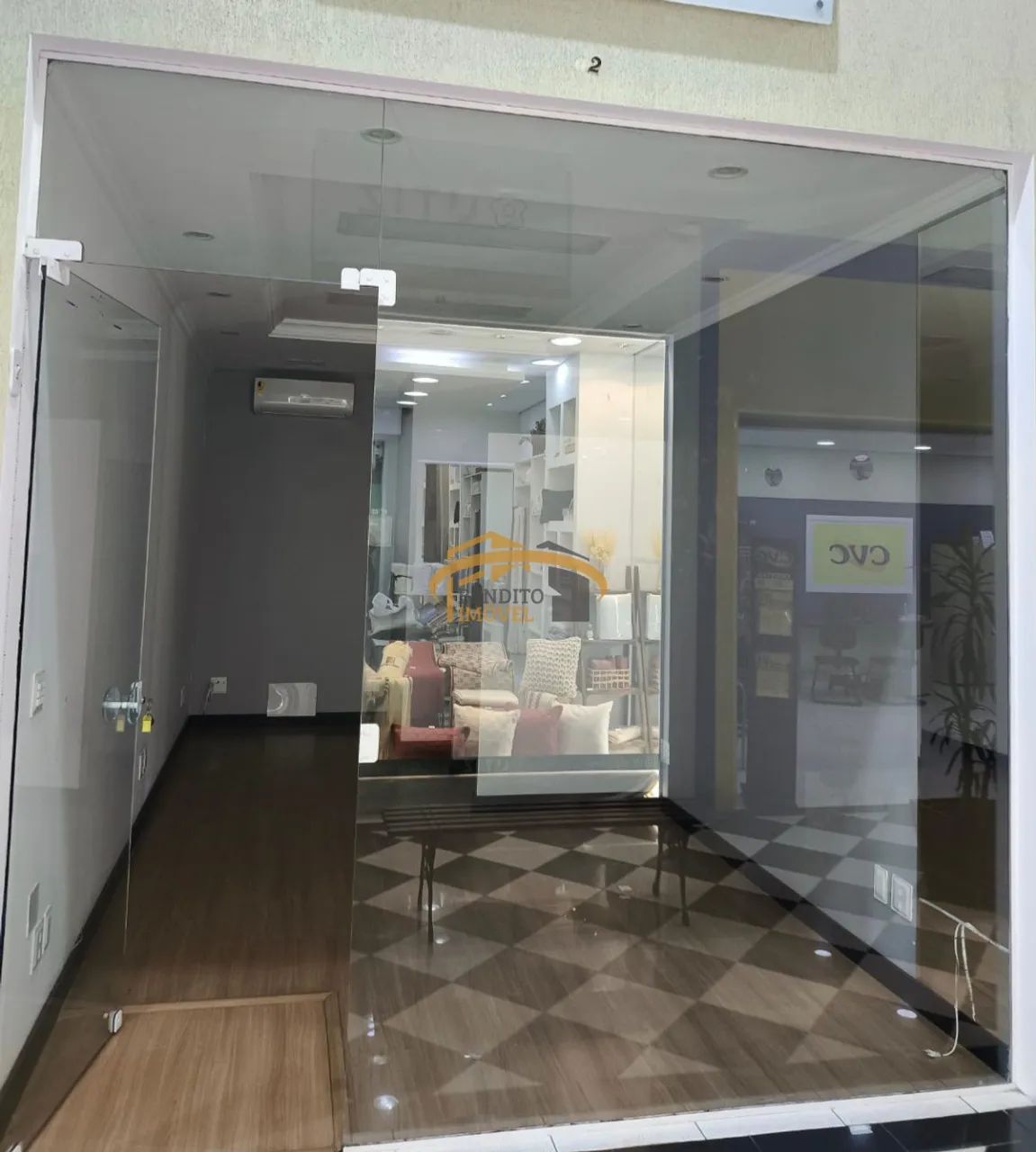 Salão em Centro Comercial, para locação, Vila Yara, Osasco, próximo a Cidade de Deus.