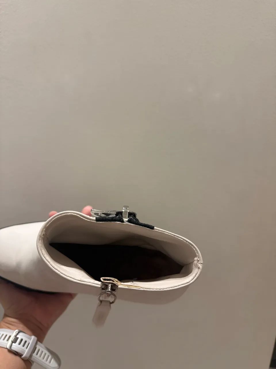 Bota Schutz branca com salto  - Foto 3