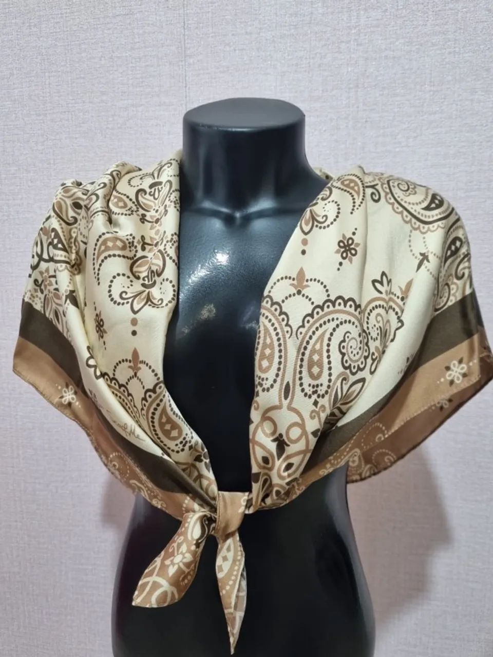 Lenço em seda pura estampado Scarf Me
