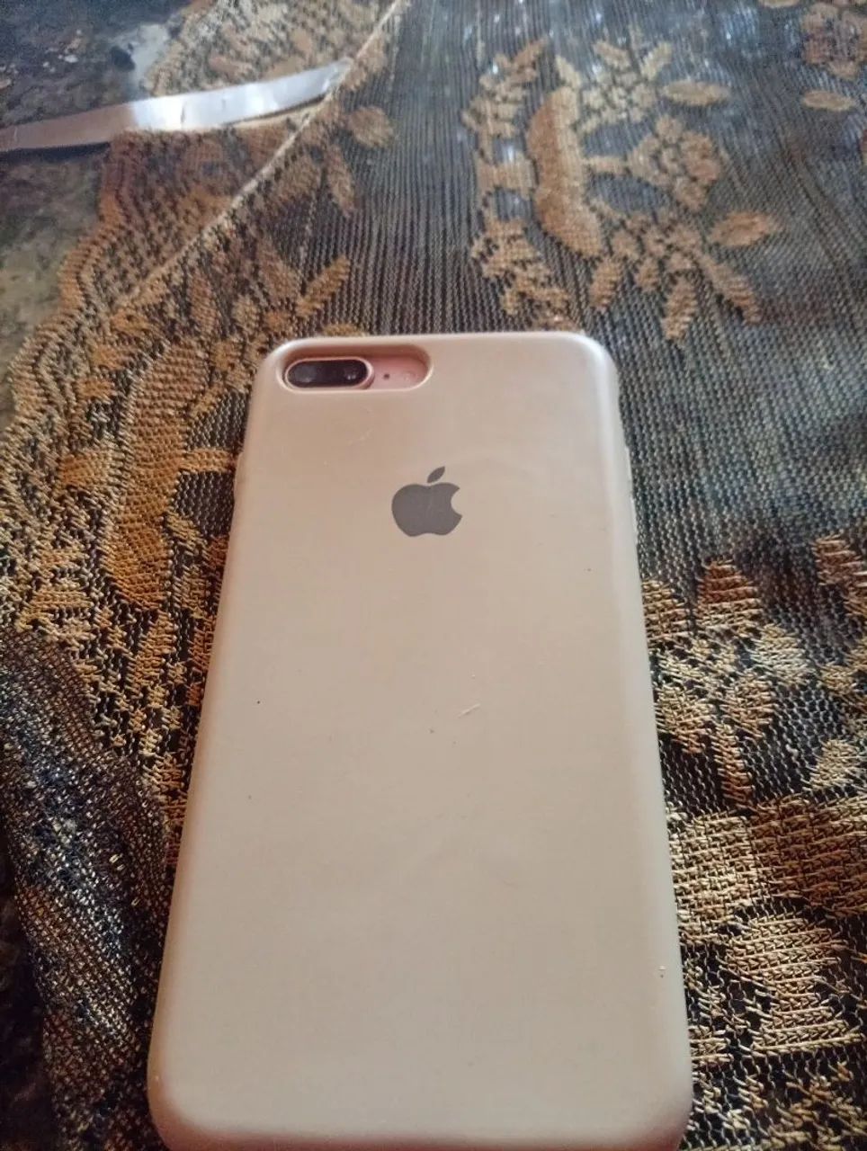 Vendo iPhone 8 plus mais tá sem carregador, tá pegando normal  - Foto 3