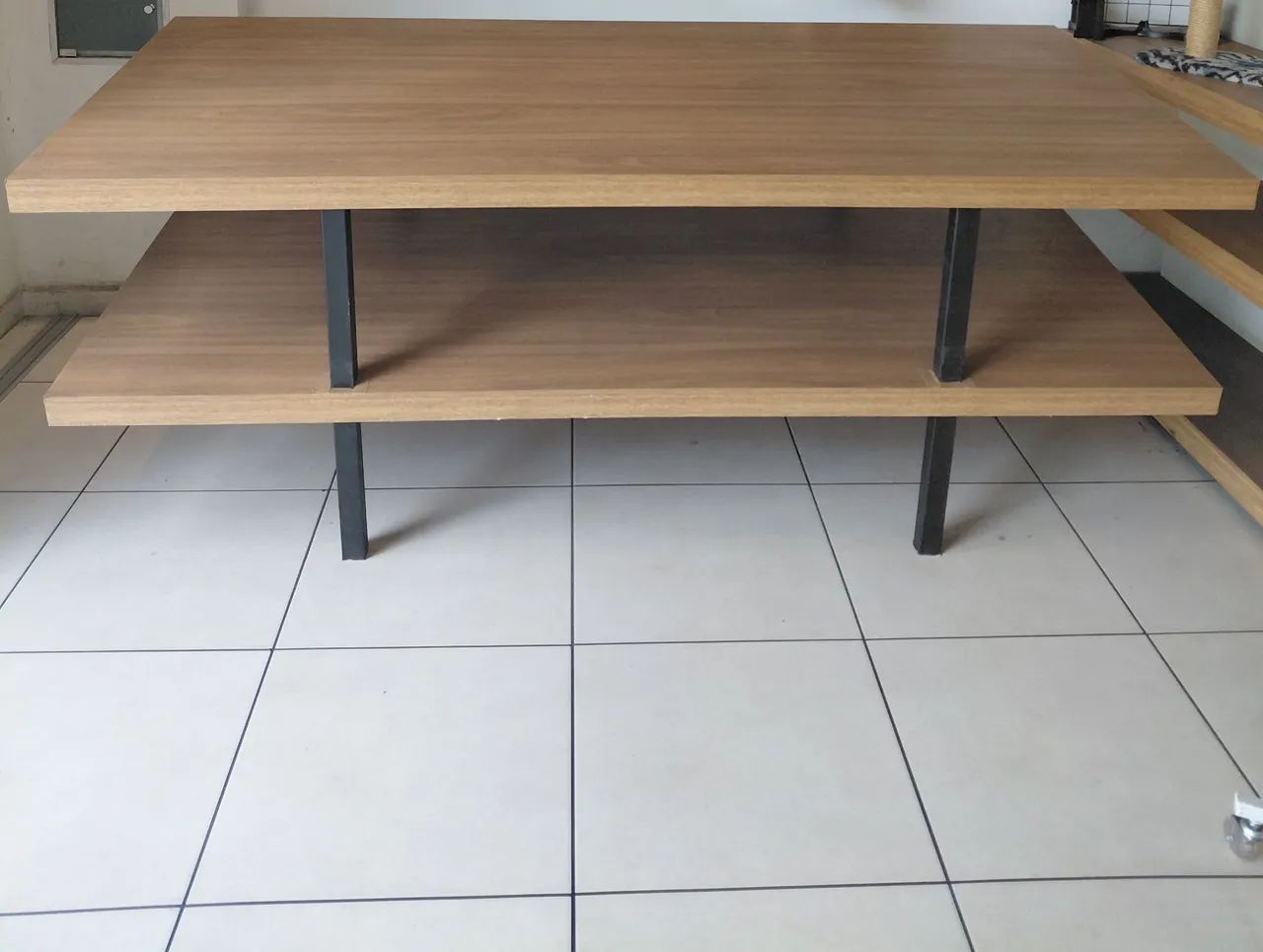 MESA DE MADEIRA PARA EXPOSIÇÃO  - Foto 2