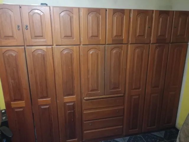 Guarda roupas enorme