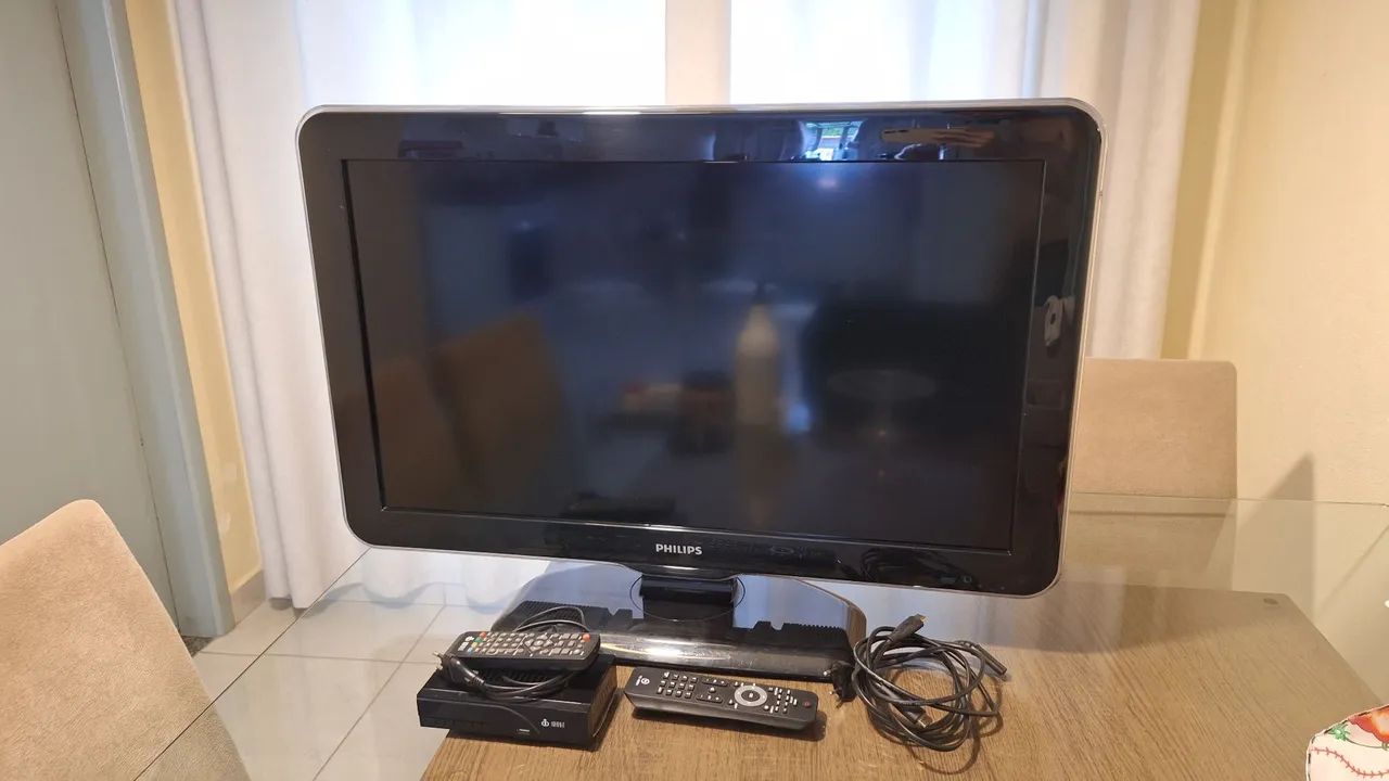 TV Philips 32 com Defeito mais Conversor Digital Infokit Completo