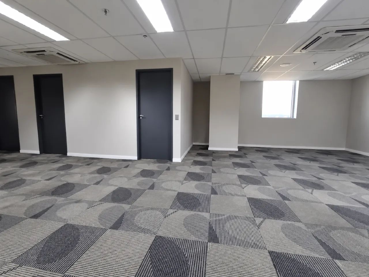 Sala Comercial para alugar no Edifício Century Tower no Santa Lúcia, em Belo Horizonte/MG. - Foto 4