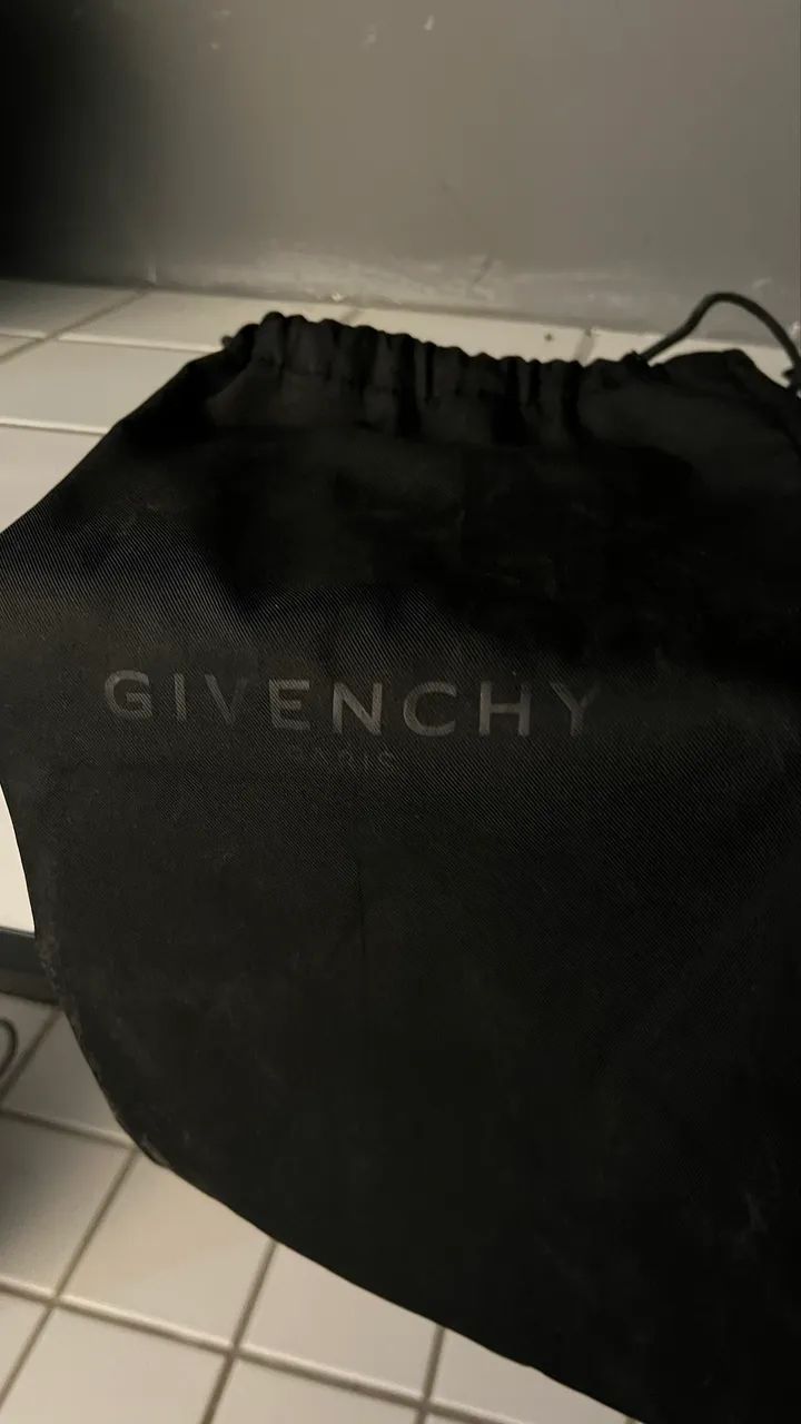 Givenchy - Foto 2