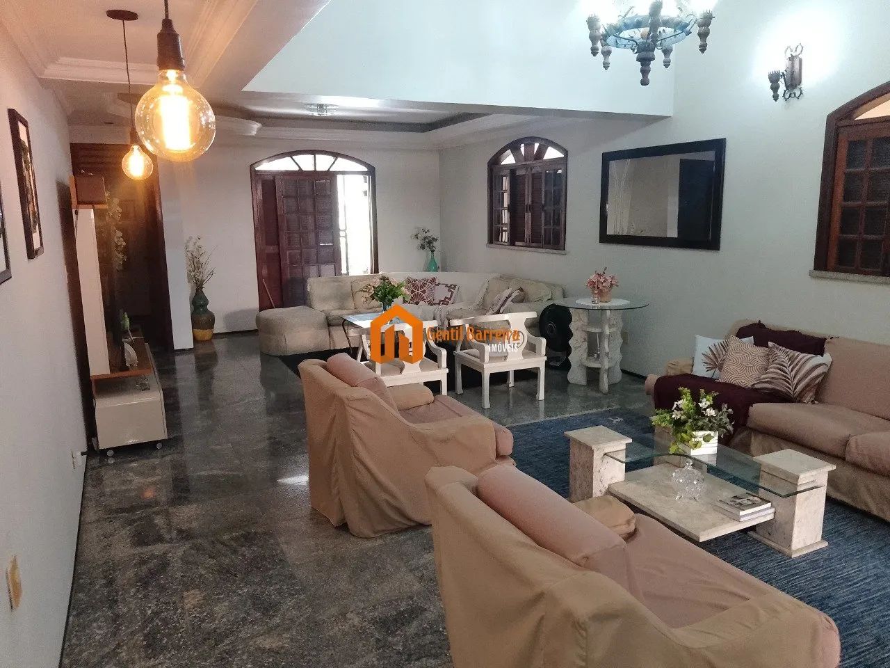 Casa espaçosa à venda no Cocó, Fortaleza