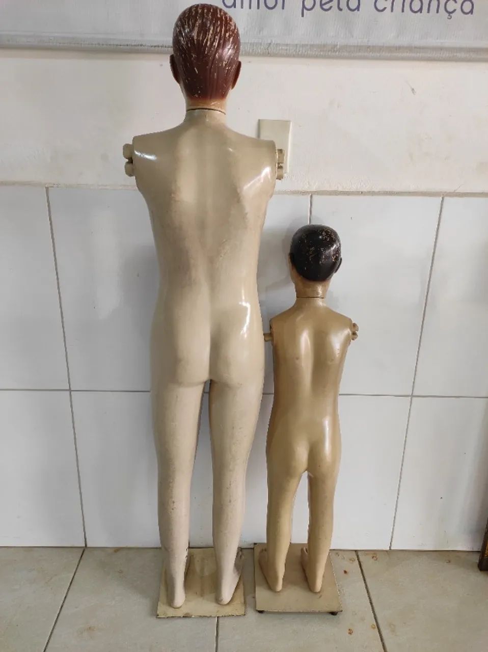 Kit com 2 Manequins Infantis de Corpo Inteiro para Loja e Vitrine - Foto 2