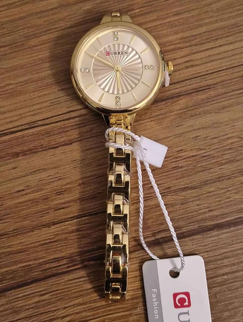 Relógio feminino Curren dourado