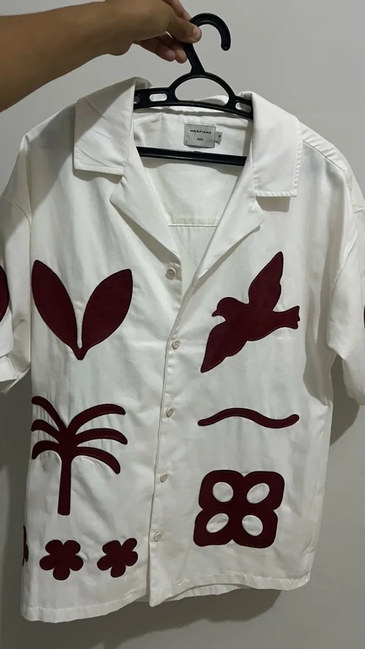Camisa Manga Curta sarja texturizada com bordado 