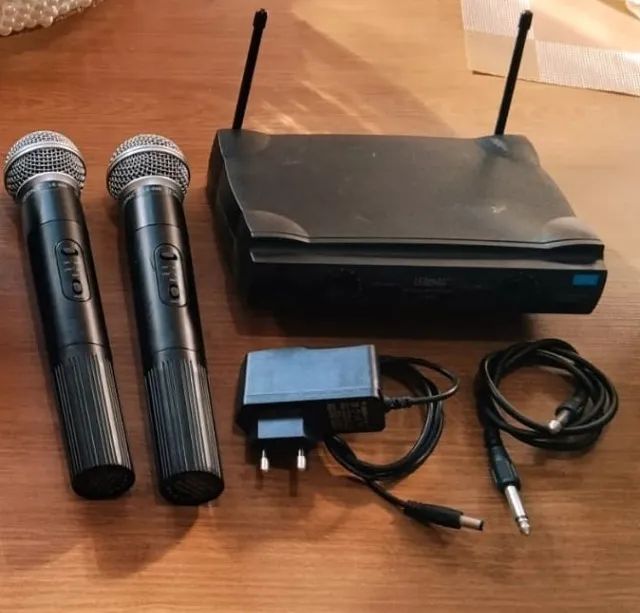 KIT COM 2 MICROFONES SEM FIO LELONG LE-906