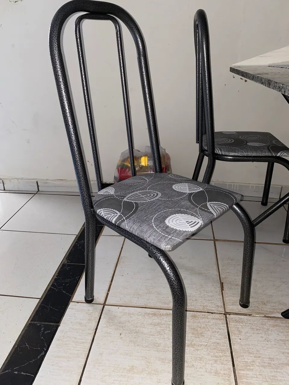 Mesa 4 cadeiras 500 reais  - Foto 5